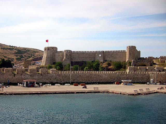 قلعة بوزكادا