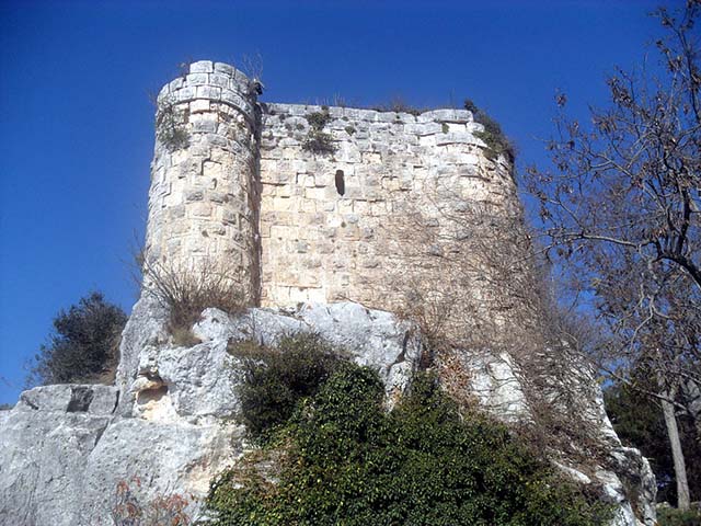 Gözne Castle