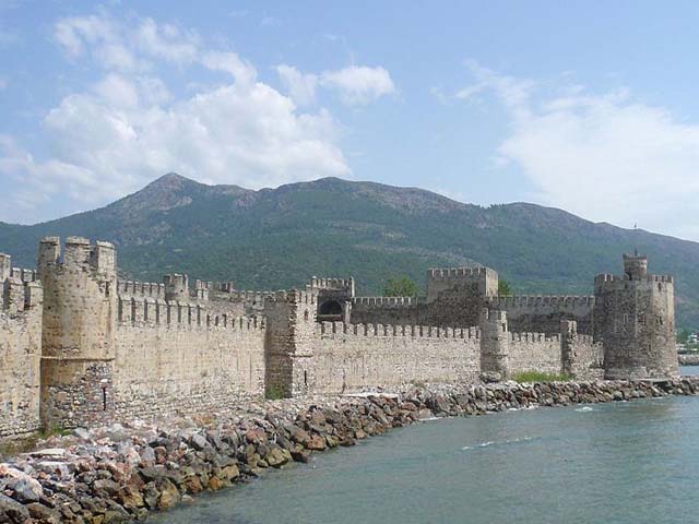 قلعة معمورة