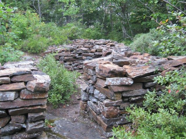 جدران بحيرة باير الغامضة