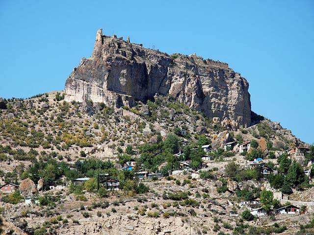 Gevhernik Castle