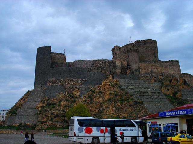 Oltu Castle