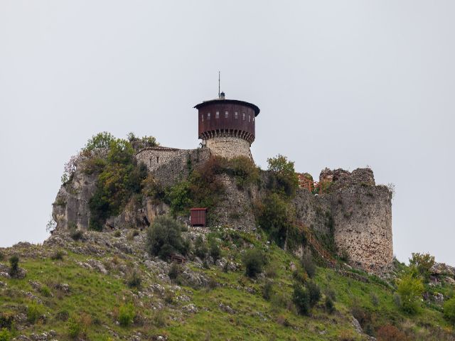 Petrelë Castle