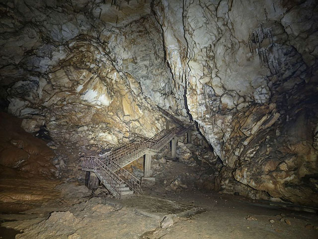 Satsurblia Cave