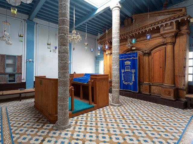 Slat Lkahal Synagogue