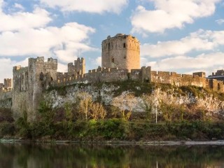 كهف من ما قبل التاريخ تحت قلعة بيمبروك قد يغير فهمنا لتاريخ بريطانيا القديم